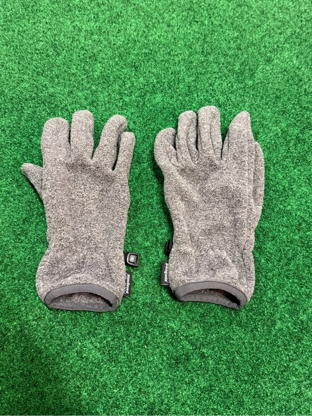 Patagonia Gray Heather Fleece Gloves